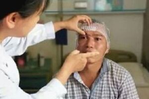 男頭突然炸痛！腦裡竟插著「11公分樹枝」…醫一看嚇傻