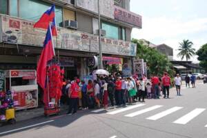 慶祝國民黨提名韓國瑜 台南韓友會設攤招待民眾大呼6個字！