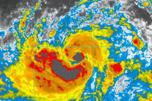 可能放颱風假？利奇馬開眼轉中颱「80%襲北基宜地區」　豪雨狂下3天「暴風圈登陸時間」曝光已