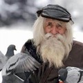 這位99歲老伯伯雖然是個乞丐，但要你看了他做的事，遠都不會忘記…