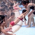 比印度更誇張！越南泳池派對100男拉20女下水集體強暴…
