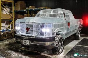 約5噸冰打造的一輛40小時後融化的萌蠢汽車！