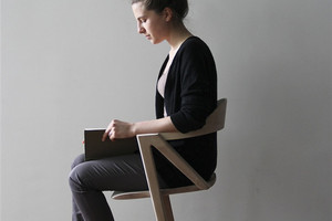 坐著也能鍛煉身體？兩條腿的椅子幫你做到！