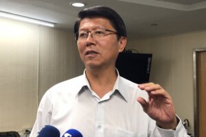 太仙啦 !!!民進黨中執會決議延期 謝龍介昨神準預測再被網友封仙