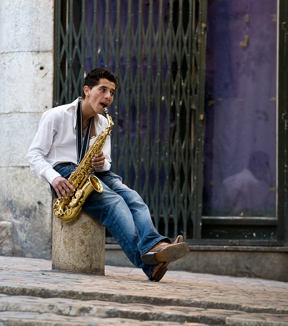 saxophone-player-870106_640.jpg