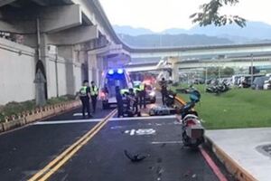 外出晨運過馬路婦人遭機車撞飛慘死