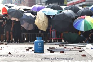 反送中抗爭影響交通紊亂 港府教育局宣布19日繼續停課