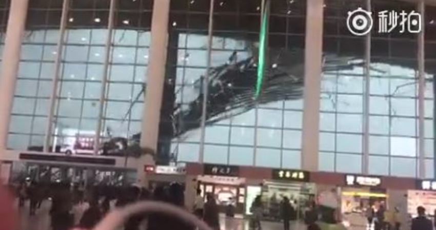 人民網 南昌機場航站樓頂部屋簷被大風吹落無人傷亡 Youtube 秋 Fun01 創作分享