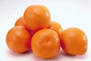 床頭放一個橘子有奇效！但床頭千萬也別擺這5樣東西！