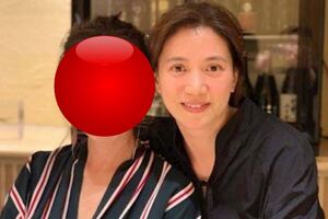 48歲袁詠儀59歲鍾楚紅同框比美，自然老去魅力依舊遠勝「蠟像臉」