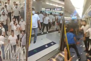 香港暴力之夜後疑雲重重 黑道遭指配合當局