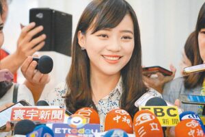 黃捷被劈腿？前女友與新歡上演激情「熊抱」 原因竟是。。