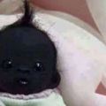 全世界最黑的嬰兒是否真的存在？兩張照片引發了全球網友扮演起福爾摩斯瘋狂爭論照片真假！