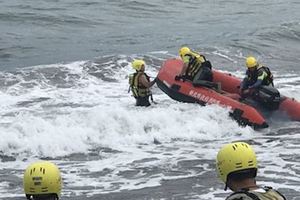 觀浪變游泳　男酒後遭3米浪捲走溺斃