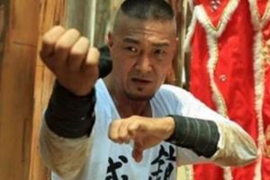 七屆泰拳拳王，跟了成龍30年，最後卻被無情辭退，但謙虛有義氣的他，終於得到好報！