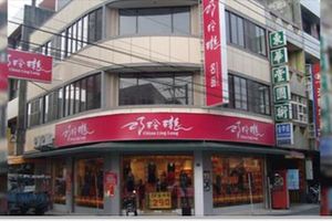 神秘服飾「巧玲瓏」明明沒人逛卻不斷開分店？網友點出真相「都是有這群人在背後撐腰...」