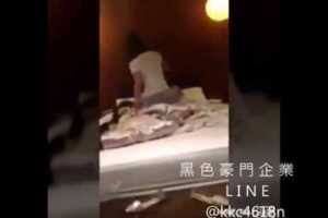 姊妹勾男友上床　長腿正宮狠踹、強脫衣影片流出