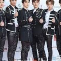 「EXO」「新聞」170603EXO制服亮相夢想演唱會紅毯秀世勳、伯賢造型細節戳飯心