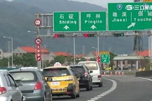 國道跨虛線未打燈收罰單申訴仍無效