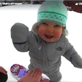 看到她滑雪的樣子，你一定不相信她是第一次滑，而且她只有14個月大...太不可思議了！！