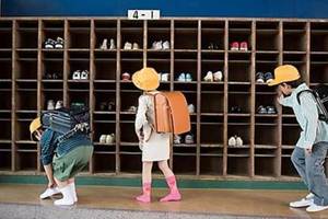 日本學生進學校都要先脫鞋？原因令人讚歎！