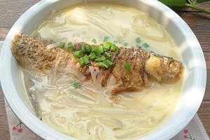 蘿蔔絲鯽魚湯 ! 搭配蘿蔔絲，鮮甜 !