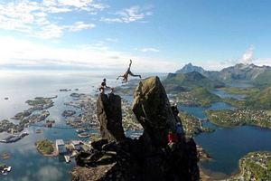 驚！挪威小哥在365米高岩石間翻跟頭！