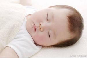 2歲內寶寶睡覺，媽媽不要為他做這5件事，不然會很難入睡