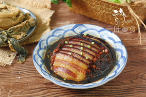 客家大廚教做梅乾菜扣肉，怎麼吃都不膩，連湯汁都拌飯了