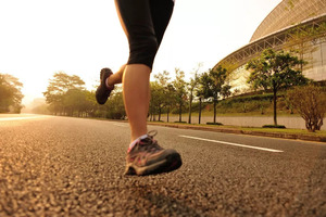 晨跑、夜跑、午後跑哪個是「最佳跑步時段」？這下終於清楚了