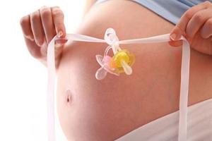 孕媽順產好處多，到了孕晚期，4個小運動對順產有幫助！