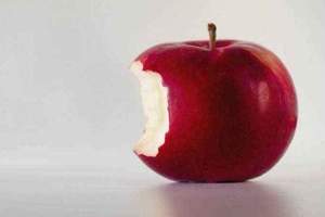 心理測試：4種吃蘋果的方式，你是哪種？測出哪種男人最適合你！