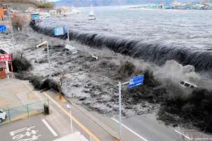 311強震發生當下公車的狀況…超恐怖的搖晃畫面還以為「世界末日」來臨了！