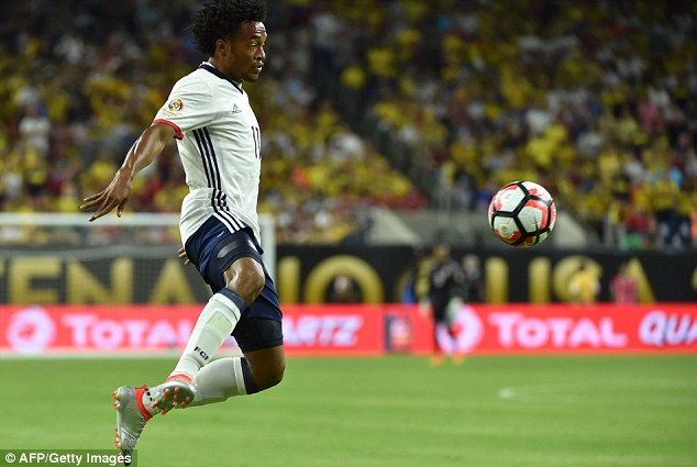 352BD08B00000578-0-Colombia_s_Juan_Cuadrado_controls_the_ball_during_the_Copa_Ameri-a-26_1466082480338.jpg