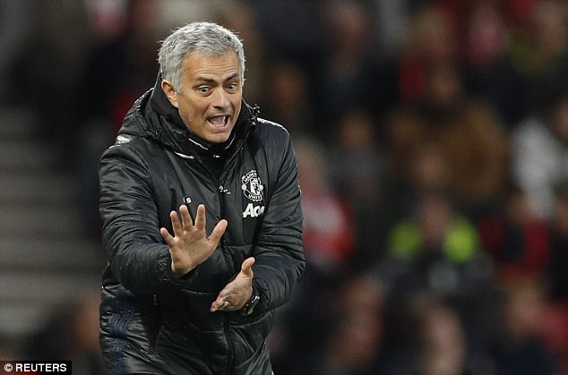 4075977200000578-0-Manchester_United_manager_Jose_Mourinho_pictured_shouting_instru-a-19_1495135423802.jpg