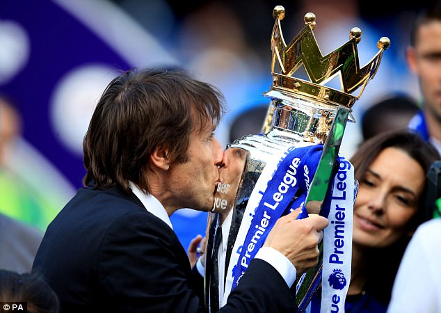 16C15A1400000514-4546506-Conte_guided_the_Blues_to_the_Premier_League_title_in_his_first_-a-6_1495835587094.jpg