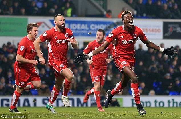 167F988100000514-4563784-Chelsea_youngster_Tammy_Abraham_right_is_on_the_verge_of_joining-a-5_1496354046348.jpg