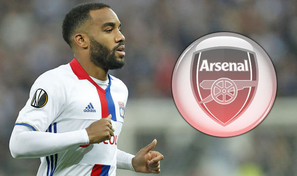 Alexandre-Lacazette-816323.jpg