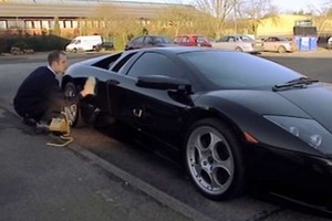 世界上最會洗車的人洗車一次要價24萬，但看到他的「超完美洗車藝術」就會知道為什麼富豪會覺得很便宜了！