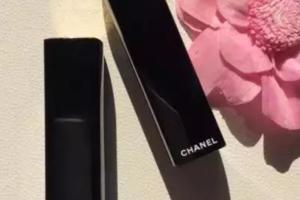 今年秋天第一支口紅就買它！Chanel絲絨63