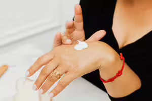 40歲女狂擦「萬能神藥」 全身竟冒紫紅斑紋!恐怖成分曝光 40歲女狂擦「萬能神藥」 全身竟冒紫紅斑紋!恐怖成分曝光