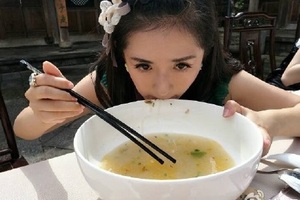 謝娜為養胎一頓飯吃五個菜孕期食量好驚人