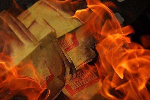「燒紙錢」的圖片搜尋結果