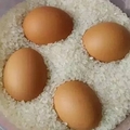 她把雞蛋放進大米裡，結果全家都驚呆了！沒想到竟然這麼神奇！ 