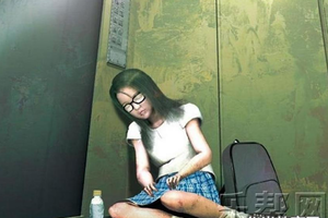 女子困在電梯裡「活活餓死」過1個月才被發現，電梯裡竟全是她的....現場景象令人嚇傻！