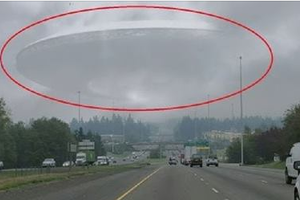 傻眼了【外星人UFO被人類拍攝到的真實畫面】原來它們是存在的?大開眼界了 ! 快看~ 
