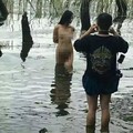 中國女生在公園大拍裸照大家都罵不知羞恥，但女生一看到照片就委屈大喊「我才是真正的受害人」！