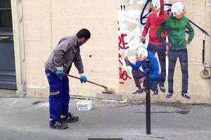 為了反擊清潔人員粉刷掉自己的作品，街頭藝術家使出「超天才復仇」！隔天牆上的塗鴉讓大家都笑翻了！