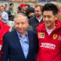 林志穎看F1賽車偶遇楊紫瓊夫婦，3人開心合影像是三代同堂