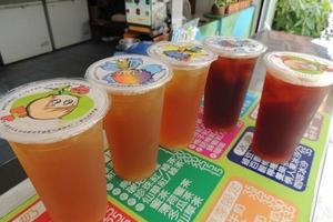 天天一杯農藥水？！難怪連知名連鎖手搖店的老闆都叫員工不要喝！看完這篇我都要翻著白眼要去洗腎了！